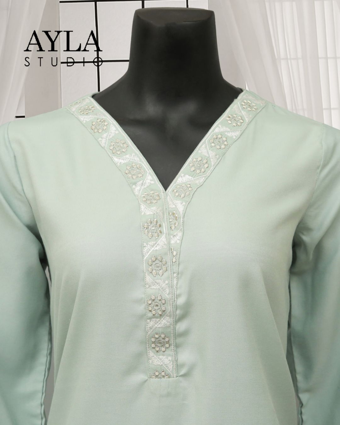 2-Piece Solid Embroidered Dress –Hareem